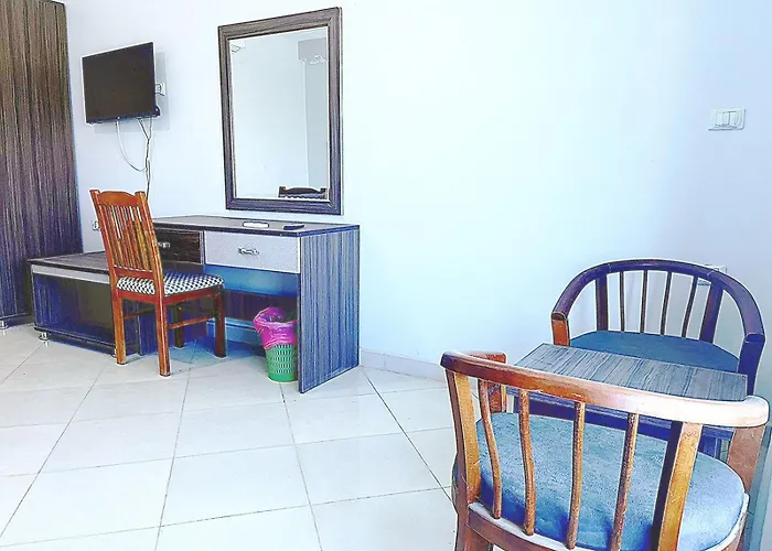 Cecelia Boutique 3*