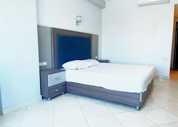 Cecelia Boutique 3*