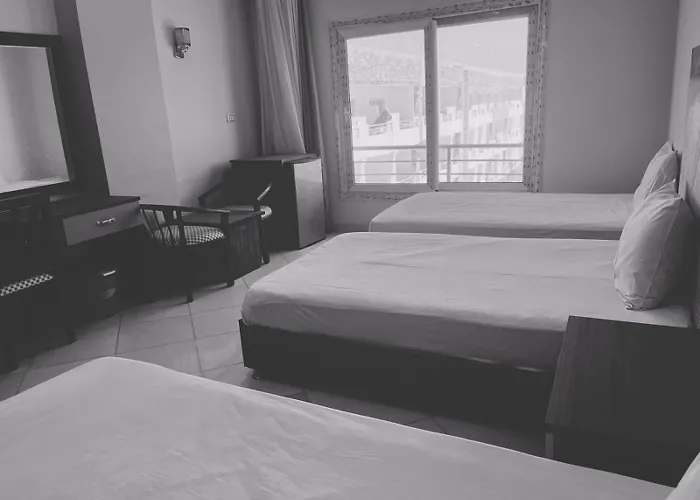 Cecelia Boutique 3*