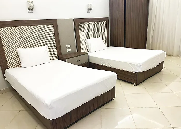 Cecelia Boutique 3*