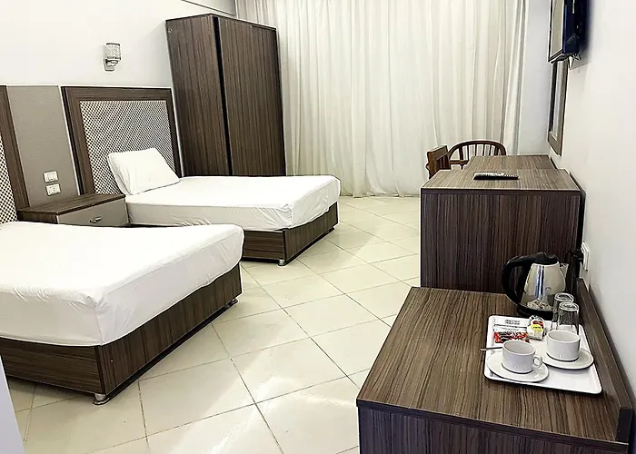 Cecelia Boutique 3*