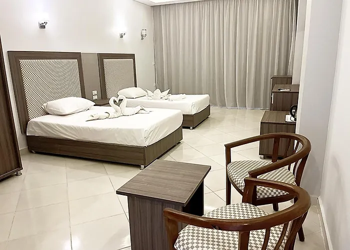 Cecelia Boutique 3*