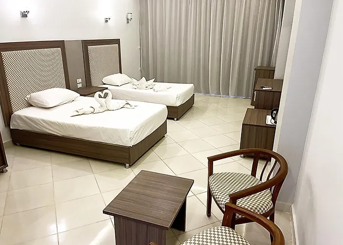 Cecelia Boutique 3*